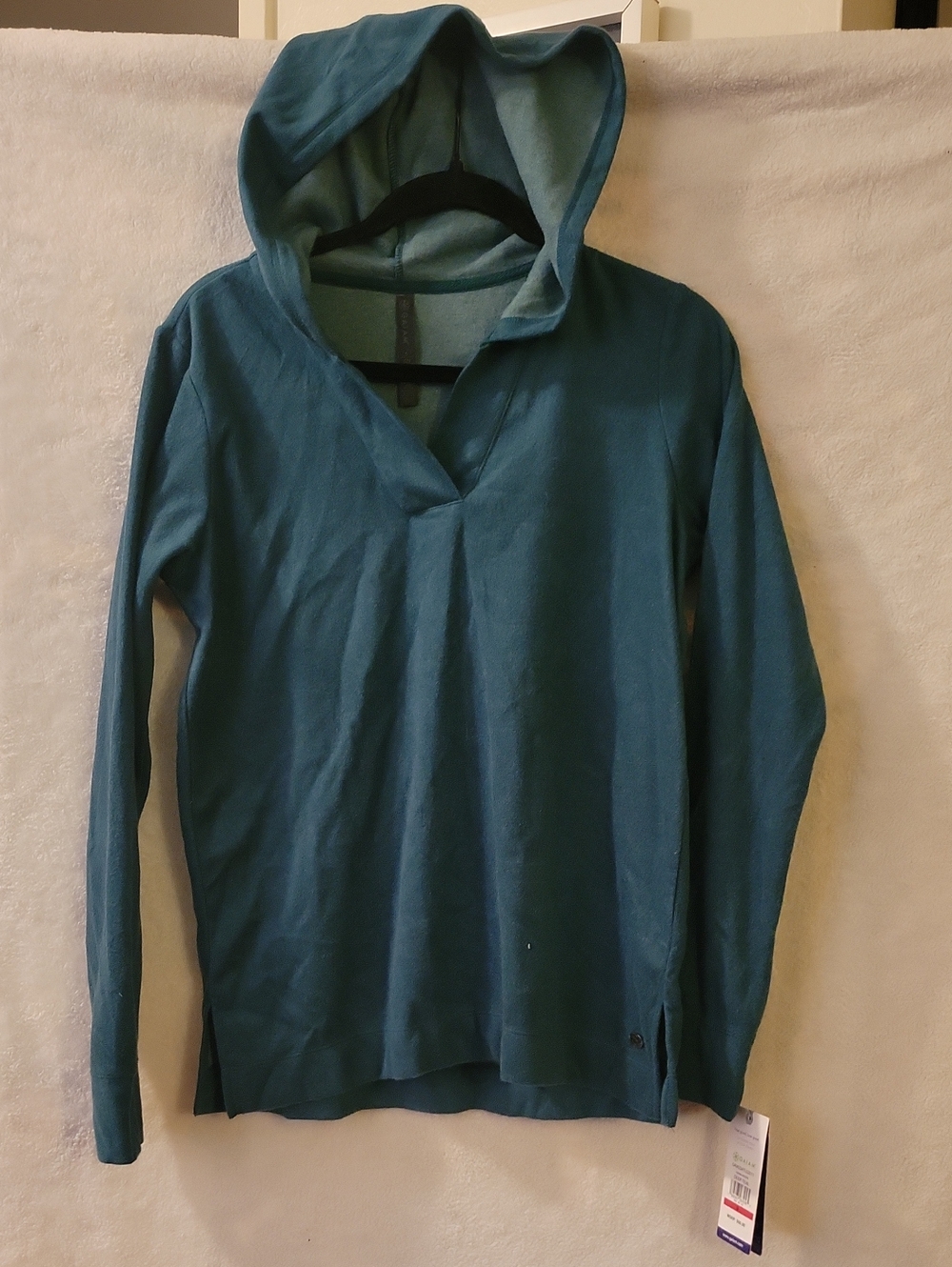 GAIAM Gray Pullover with Green Trim
